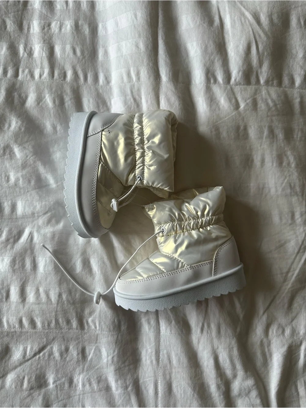 Toddler Girls Winter Moon Boots in pearl white  - Insulated Snow Shoes